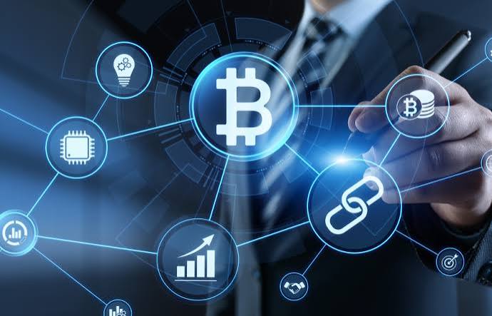 Pedrovazpaulo crypto investment concept showing Bitcoin, Ethereum, portfolio growth chart, and digital asset investment strategy.